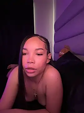 nikkiloveee online show from February 2, 2026, 9:25 pm