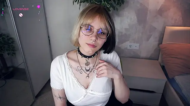 Snapshot of KellePourier chatting on February 6, 2026, 6:37 pm KellePourier online show from February 6, 2026, 6:37 pm