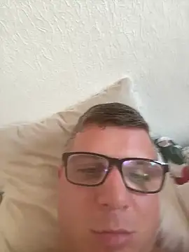 PolishBoy1995 online show from May 25, 2026, 4:06 pm