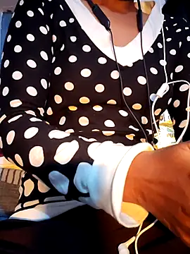 Snapshot of Hot-Rubyy chatting on December 2, 2025, 3:58 pm Hot-Rubyy online show from December 2, 2025, 3:58 pm