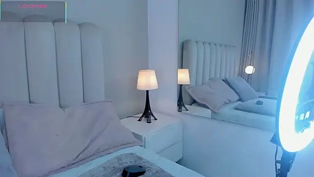 Melanie hillz online show from December 19, 2025, 6:54 pm