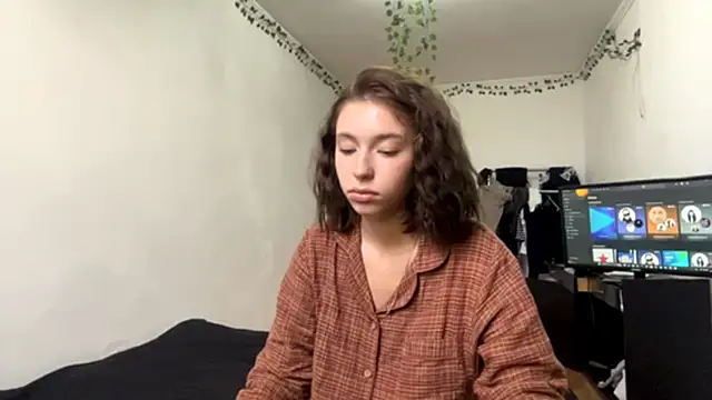 LilithFlamey online show from November 3, 2025, 7:13 am