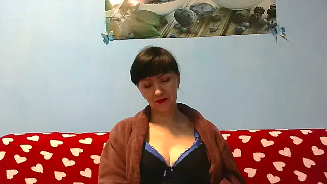 IffetLove42 online show from April 10, 2026, 6:37 pm