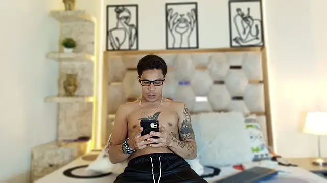 Andrew Haalls online show from November 30, 2025, 9:26 pm