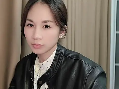 Snapshot of lvy-002 chatting on October 29, 2025, 6:45 am lvy-002 online show from October 29, 2025, 6:45 am