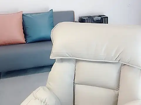 Snapshot of lvy-002 chatting on December 21, 2025, 1:52 am lvy-002 online show from December 21, 2025, 1:52 am