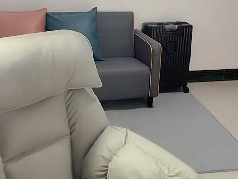 Snapshot of lvy-002 chatting on November 27, 2025, 10:37 am lvy-002 online show from November 27, 2025, 10:37 am