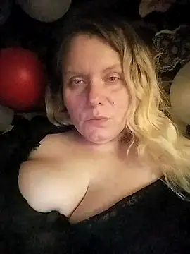 Snapshot of Lana-murr chatting on February 19, 2026, 8:17 pm Lana-murr online show from February 19, 2026, 8:17 pm