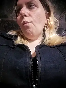 Snapshot of Lana-murr chatting on March 18, 2026, 6:53 pm Lana-murr online show from March 18, 2026, 6:53 pm