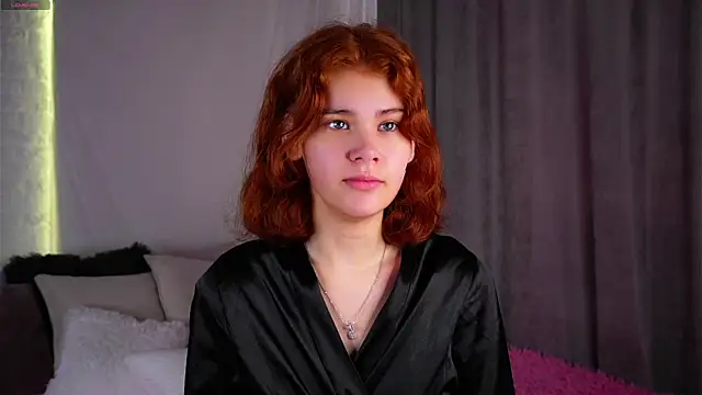 Snapshot of YettaCalabria chatting on June 10, 2026, 1:34 pm YettaCalabria online show from June 10, 2026, 1:34 pm