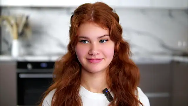 YettaCalabria online show from December 3, 2025, 2:16 pm