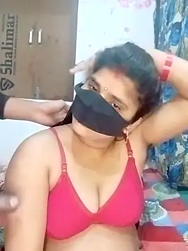 hot couple 000 online show from February 28, 2026, 8:03 am