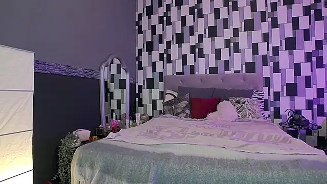 venusinylons online show from December 15, 2025, 12:33 pm