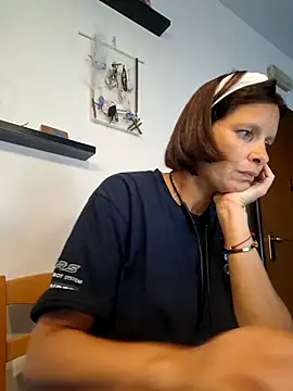 Piediniecollant online show from July 24, 2026, 7:26 am