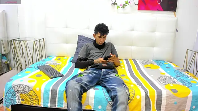 ahsly78alejandro online show from November 26, 2025, 4:18 pm