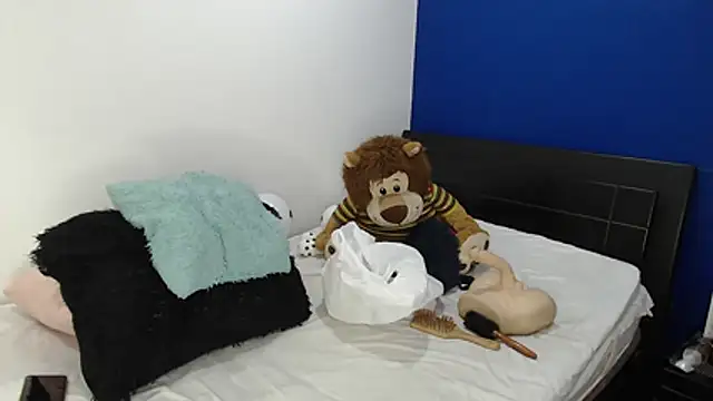 EmmilyConnor online show from July 7, 2026, 2:09 pm