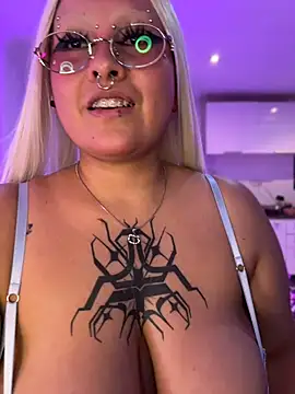 pinkbaddie777 online show from May 6, 2026, 2:37 am