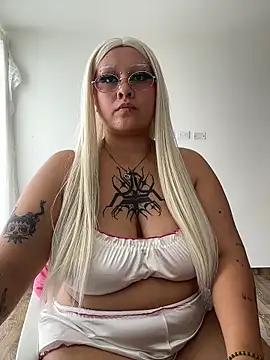 Snapshot of pinkbaddie777 chatting on June 15, 2026, 4:28 pm pinkbaddie777 online show from June 15, 2026, 4:28 pm