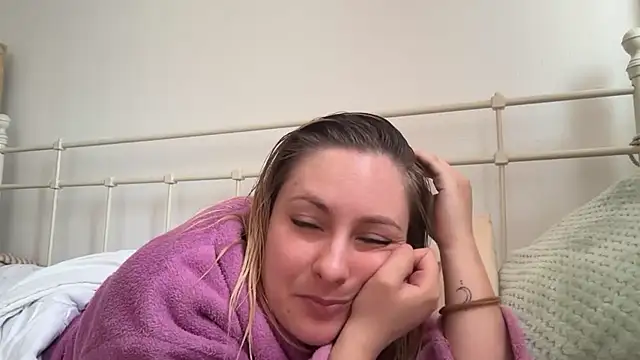 EngelHelene online show from June 3, 2026, 7:42 am