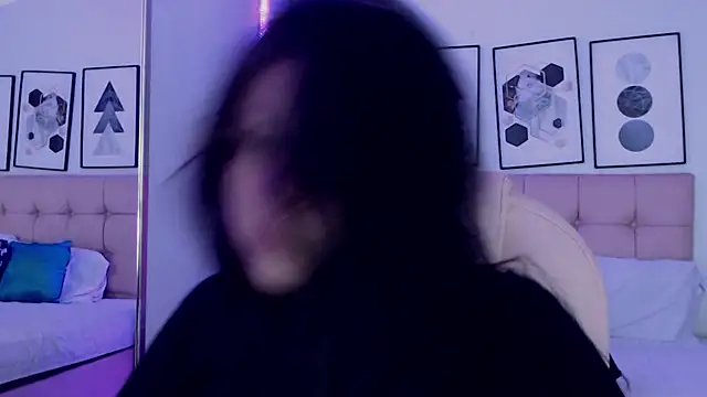 KikiVelvet online show from February 9, 2026, 11:14 pm