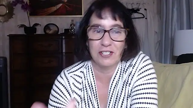 BigbustedBrenda online show from November 23, 2025, 4:39 pm