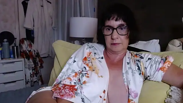 BigbustedBrenda online show from May 5, 2026, 11:08 pm