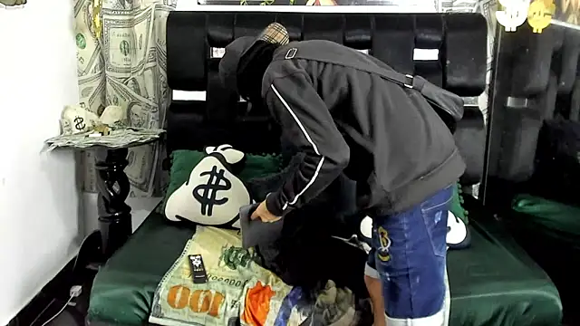 Latin Duo13 online show from November 23, 2025, 8:08 pm