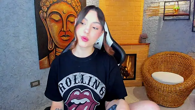 DakotaRussell  online show from October 28, 2025, 11:09 am