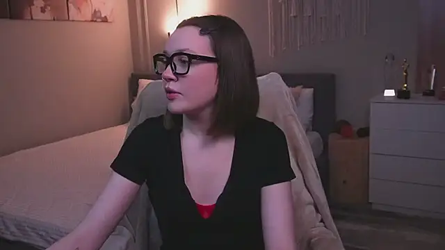 R I N A online show from November 11, 2025, 1:11 am