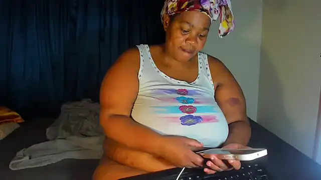 ThickLeeyanaXX online show from July 9, 2026, 8:52 pm