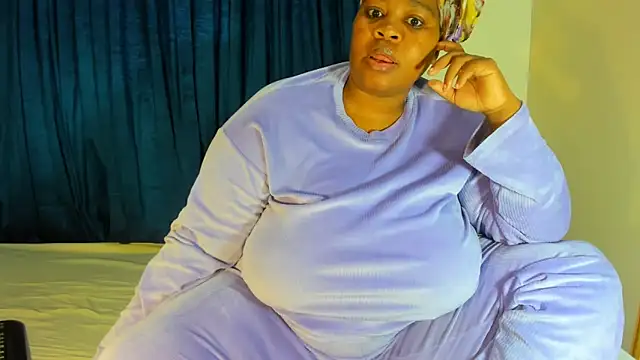 ThickLeeyanaXX online show from June 14, 2026, 3:19 am