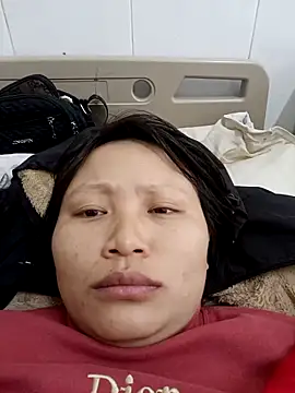 yoyo-mi online show from December 5, 2025, 1:05 am