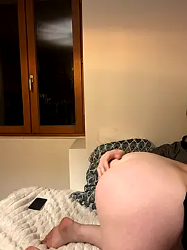 grosculsexy22 online show from November 15, 2025, 8:24 pm