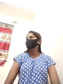 Green LaDY66 online show from November 3, 2025, 3:48 pm