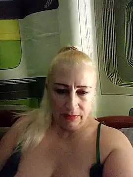 Esenia505 online show from November 18, 2025, 2:42 pm