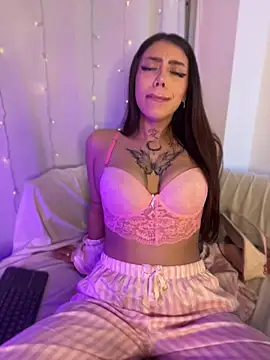AshleyWinslow online show from May 4, 2026, 2:37 am