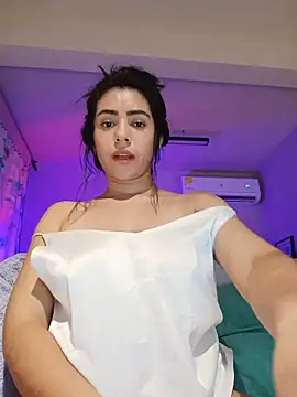 Sara-215 online show from June 17, 2026, 4:12 am