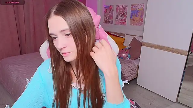 Hana Flo  online show from November 24, 2025, 2:06 pm