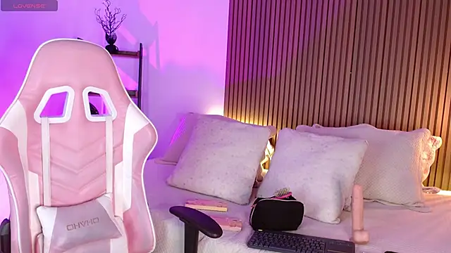 Snapshot of Skay_bluee chatting on October 31, 2025, 1:30 pm Skay bluee online show from October 31, 2025, 1:30 pm