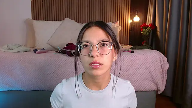 Snapshot of Skay_bluee chatting on November 13, 2025, 2:43 pm Skay bluee online show from November 13, 2025, 2:43 pm