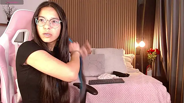 Snapshot of Skay_bluee chatting on November 22, 2025, 12:26 pm Skay bluee online show from November 22, 2025, 12:26 pm