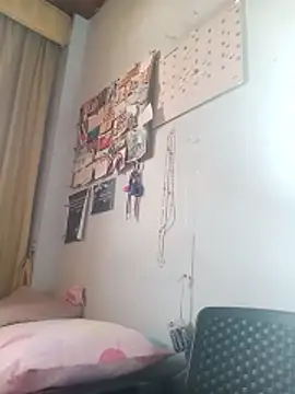 Snapshot of Skay_bluee chatting on December 15, 2025, 9:53 pm Skay bluee online show from December 15, 2025, 9:53 pm