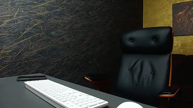 HayesWood online show from November 8, 2025, 5:44 am