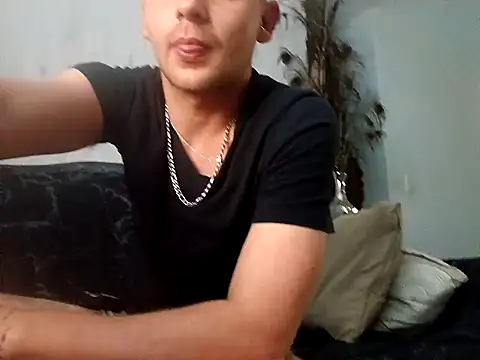 THOMMONSTER5299 online show from December 5, 2025, 2:00 am