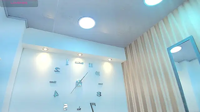 Snapshot of KamyGlam chatting on March 6, 2026, 8:04 pm KamyGlam online show from March 6, 2026, 8:04 pm