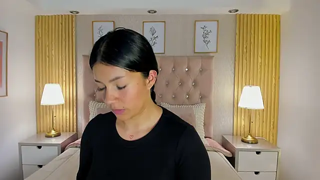 KamyGlam online show from June 19, 2026, 8:14 pm
