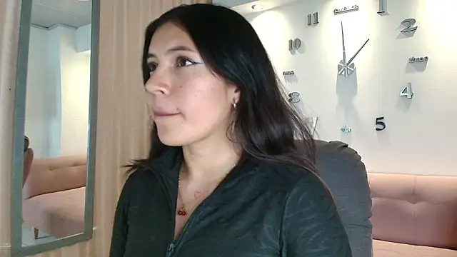 Snapshot of KamyGlam chatting on February 8, 2026, 8:06 pm KamyGlam online show from February 8, 2026, 8:06 pm