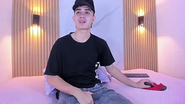 Snapshot of alejo_gray chatting on November 5, 2025, 3:20 am alejo gray online show from November 5, 2025, 3:20 am