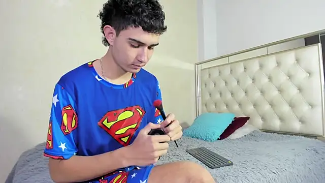 Snapshot of alejo_gray chatting on November 15, 2025, 3:10 am alejo gray online show from November 15, 2025, 3:10 am