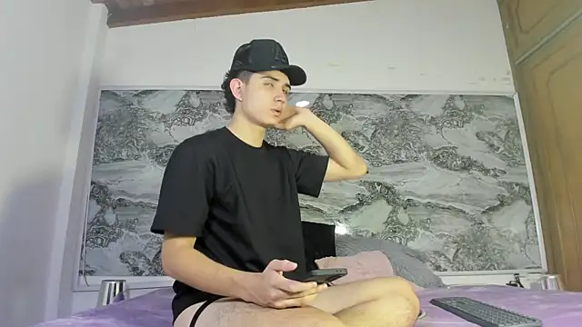 Snapshot of alejo_gray chatting on November 13, 2025, 8:13 pm alejo gray online show from November 13, 2025, 8:13 pm